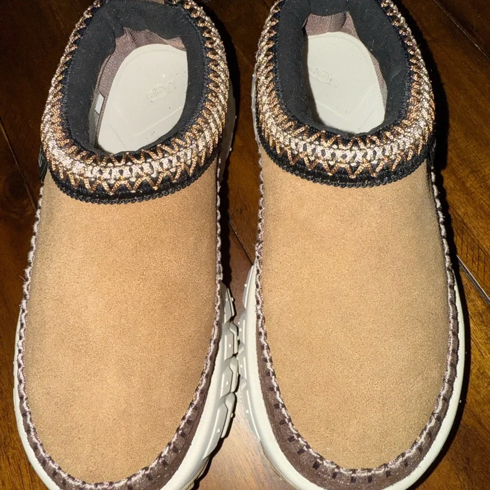 UGG Tan and Brown Slip-On Shoes - Picture 2 of 3